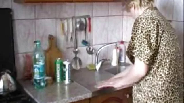 Одлично :  Ориентална девојка бара маж да и покаже што значи вистински секс Секси жешка порно 
