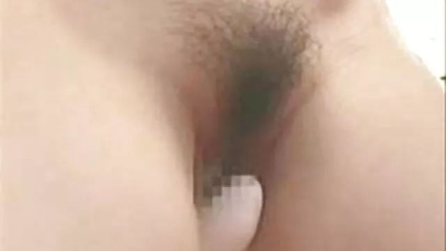 Одлично :  Бебе со прободена брадавица и тетоважа под цицки дава мине Секси жешка порно 