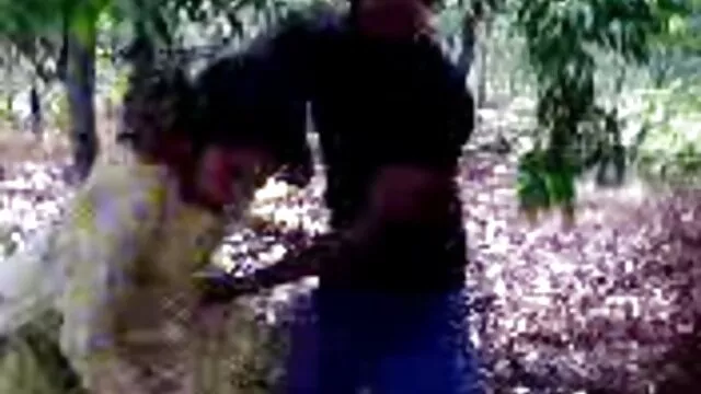 Одлично :  Кешот ја мотивира слабата русокоса да се соблече пред камера Секси жешка порно 