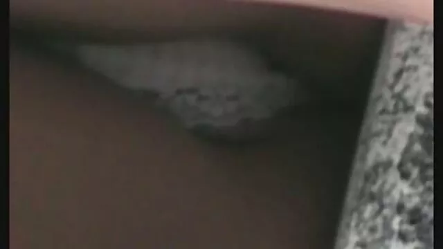 Одлично :  Мајчин дебеличка девојка ја испитува слатката пичка со стаклено дилдо Секси жешка порно 