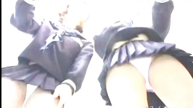 Одлично :  Бујната бринета има попладневен секс со новиот љубовник Секси жешка порно 
