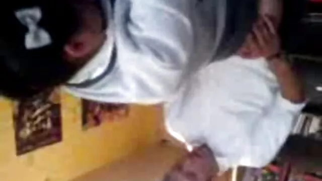 Одлично :  Дамата бринета е вешт оралист и ја сака позата во стилот на кученце Секси жешка порно 