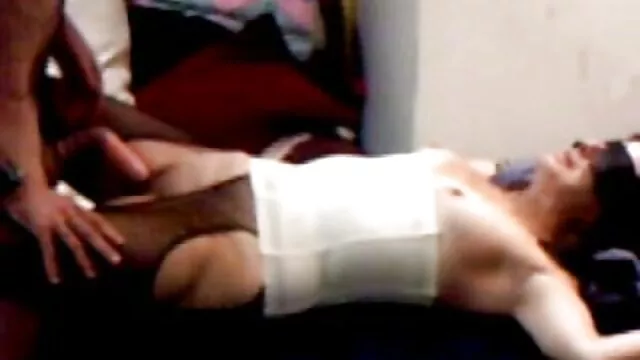 Одлично :  Супер секси раскошно бебе си игра со кур и го носи длабоко Секси жешка порно 
