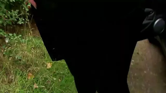 Одлично :  Со лижење на нејзината розова пичка, момчето успеа да ја расположи Секси жешка порно 